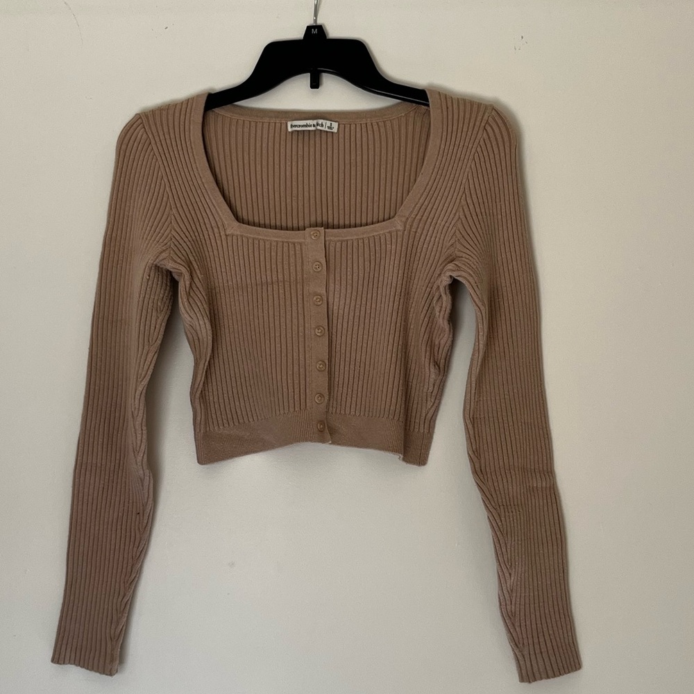 Women’s Abercrombie and fitch cropped ribbed sweater (mock buttons)